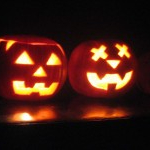 YouGend schnitzt Kürbisse